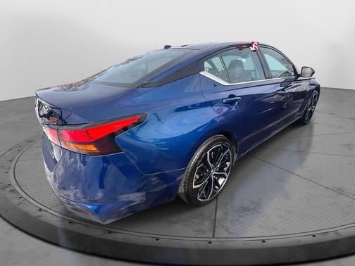 2023 Nissan Altima SR FWD