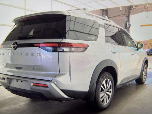 2023 Nissan Pathfinder SL 4WD
