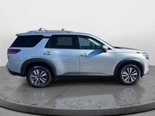 2024 Nissan Pathfinder SV 4WD