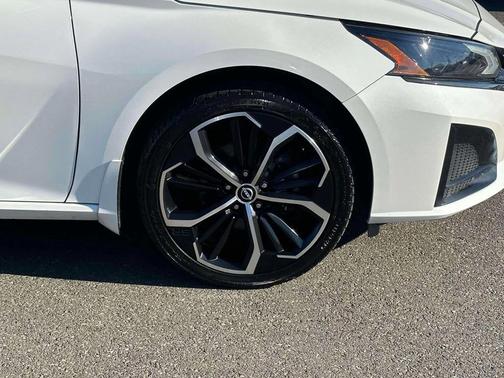 2023 Nissan Altima SR Intelligent AWD