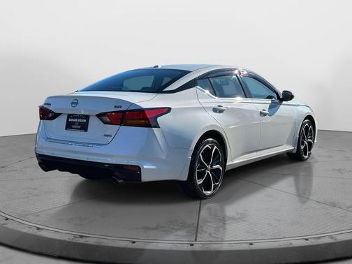 2023 Nissan Altima SR Intelligent AWD