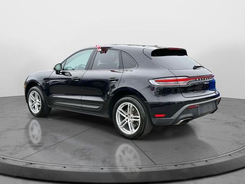 Jet Black Metallic 2024 Porsche Macan Macan