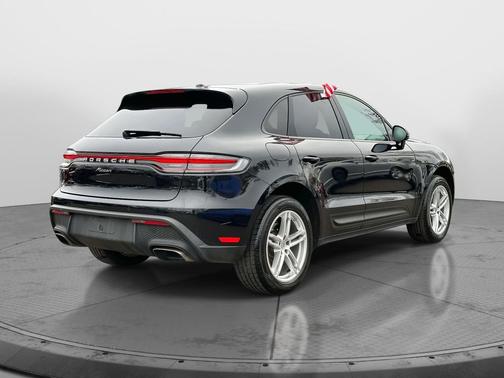 Jet Black Metallic 2024 Porsche Macan Macan