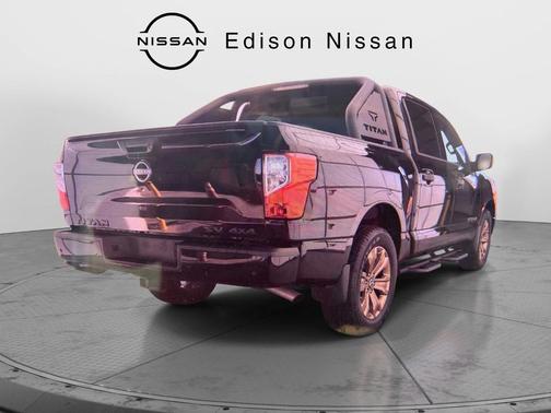 2024 Nissan Titan SV