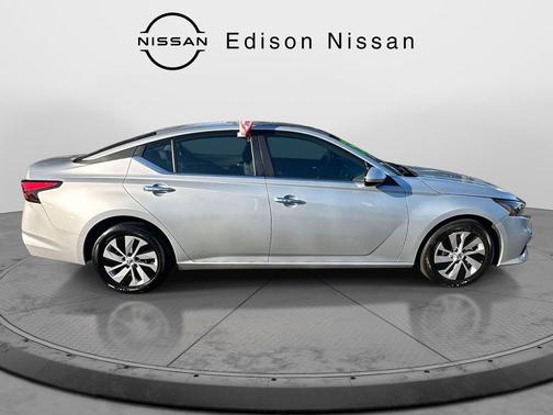 2022 Nissan Altima S FWD