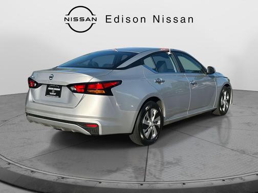2022 Nissan Altima S FWD
