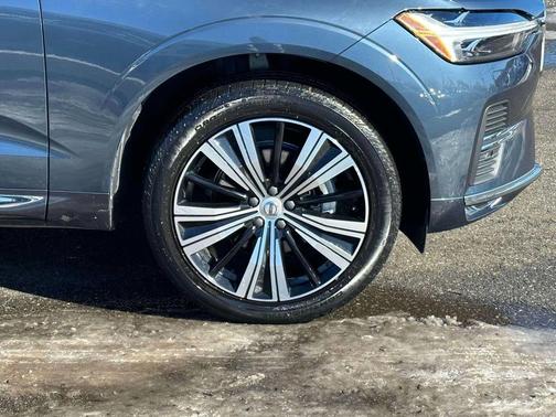 2022 Volvo XC60 B5 Inscription