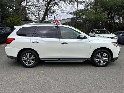 2019 Nissan Pathfinder SV