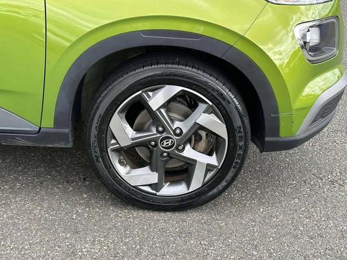 2023 Hyundai VENUE SEL