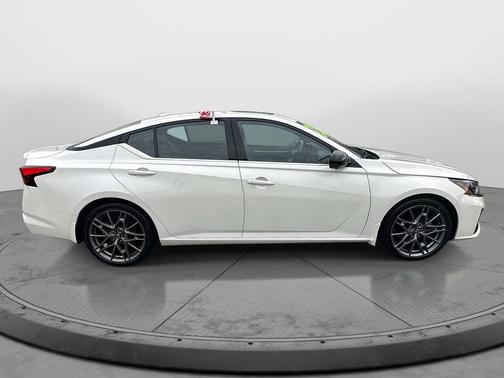 2023 Nissan Altima SR VC-Turbo FWD