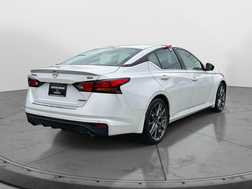 2023 Nissan Altima SR VC-Turbo FWD