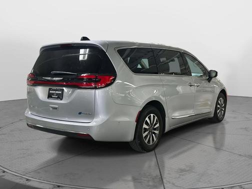 2023 Chrysler Pacifica Hybrid Limited