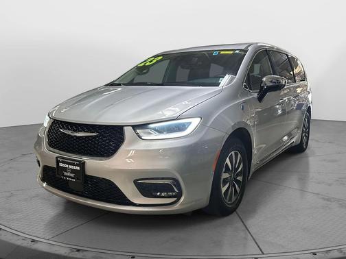 2023 Chrysler Pacifica Hybrid Limited