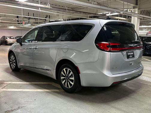 2023 Chrysler Pacifica Hybrid Limited