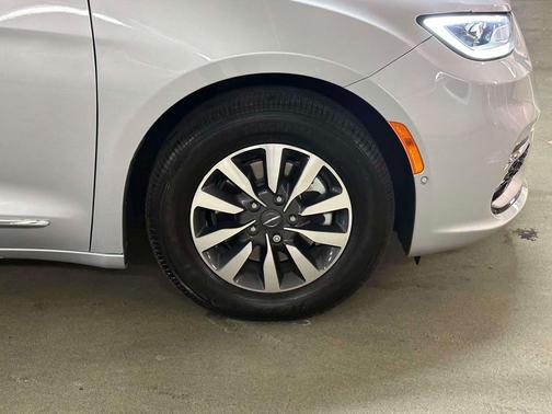2023 Chrysler Pacifica Hybrid Limited