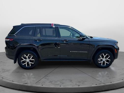 Diamond Black Crystal Pearlcoat 2025 Jeep Grand Cherokee Limited