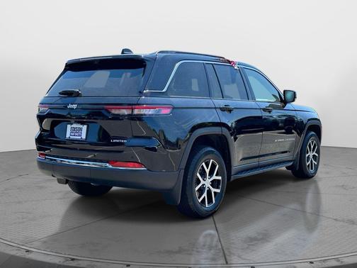 Diamond Black Crystal Pearlcoat 2025 Jeep Grand Cherokee Limited