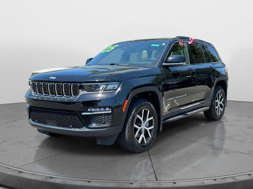 Diamond Black Crystal Pearlcoat 2025 Jeep Grand Cherokee Limited