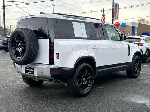 2025 Land Rover Defender 110 P300