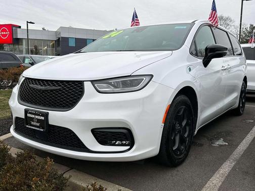 2024 Chrysler Pacifica Hybrid S Appearance Pkg