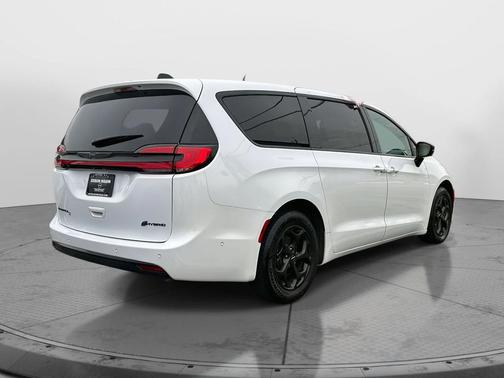 2024 Chrysler Pacifica Hybrid S Appearance Pkg