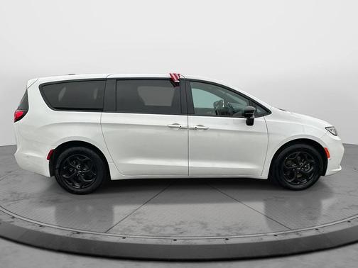 2024 Chrysler Pacifica Hybrid S Appearance Pkg