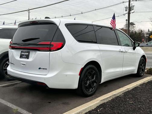 2024 Chrysler Pacifica Hybrid S Appearance Pkg