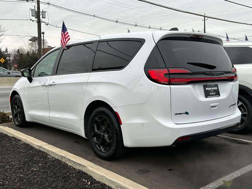 2024 Chrysler Pacifica Hybrid S Appearance Pkg