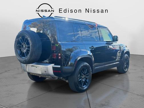 2025 Land Rover Defender 110 P300