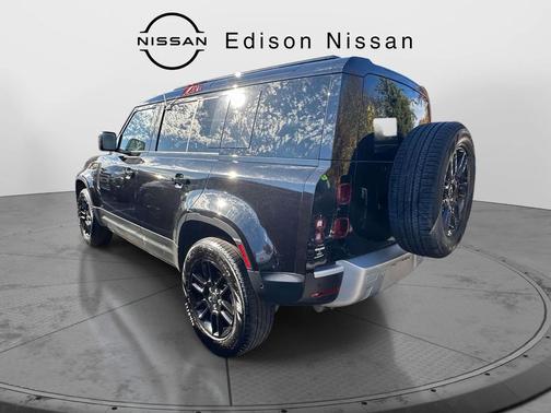 2025 Land Rover Defender 110 P300