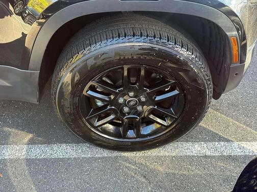 2025 Land Rover Defender 110 P300