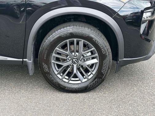 Super Black 2025 Nissan Rogue S