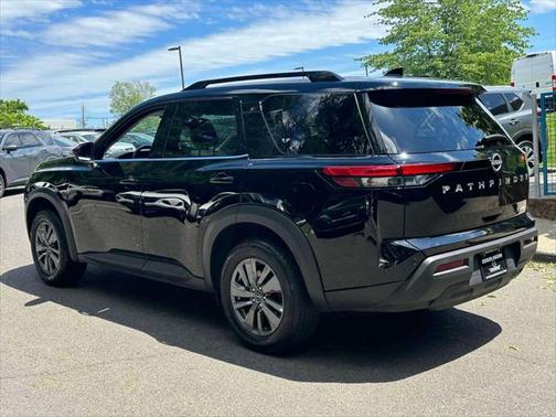 2024 Nissan Pathfinder SV 4WD