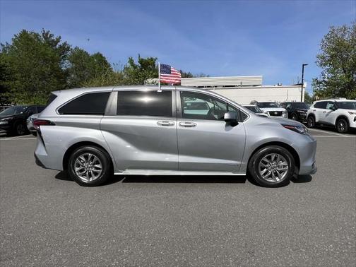2021 Toyota Sienna LE