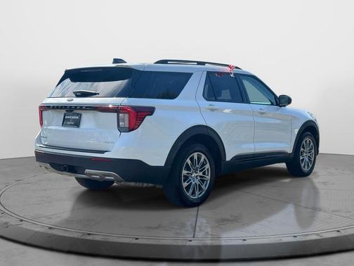 Star White Metallic Tri-Coat 2026 Ford Explorer Active