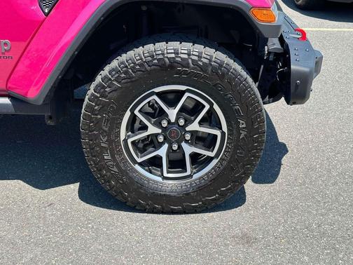 Tuscadero Pearlcoat 2024 Jeep Gladiator Rubicon