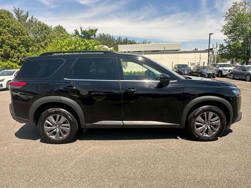 2024 Nissan Pathfinder SV 4WD