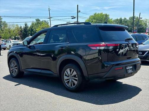 2024 Nissan Pathfinder SV 4WD