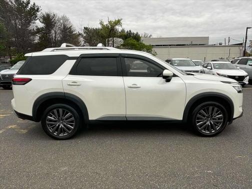 2022 Nissan Pathfinder SL 4WD