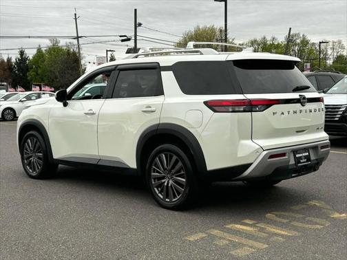 2022 Nissan Pathfinder SL 4WD