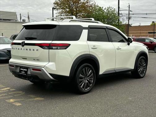 2022 Nissan Pathfinder SL 4WD