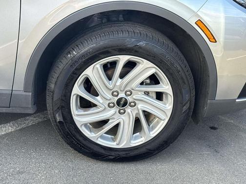 Silver Radiance Metallic Clearcoat 2023 Lincoln Corsair Standard