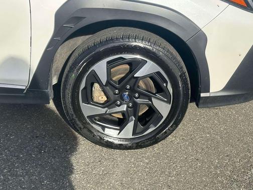Crystal White Pearl 2024 Subaru Crosstrek Limited