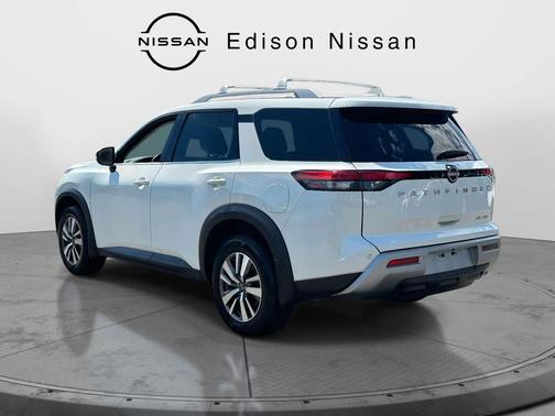 2022 Nissan Pathfinder SL 4WD