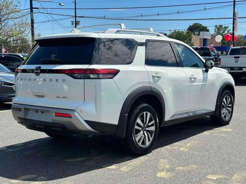2022 Nissan Pathfinder SL 4WD
