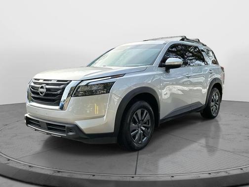 2023 Nissan Pathfinder SL 4WD