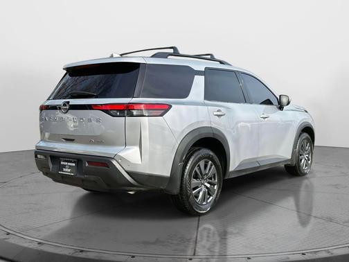 2023 Nissan Pathfinder SL 4WD