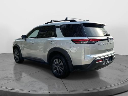 2023 Nissan Pathfinder SL 4WD