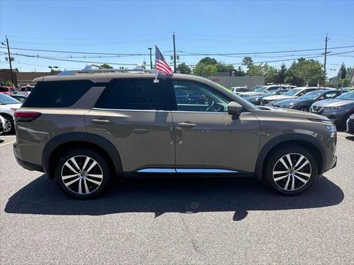 2023 Nissan Pathfinder Platinum 4WD