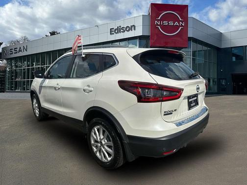 2022 Nissan Rogue Sport SV